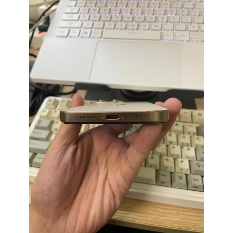 Điện thoại iPhone 16 Pro Max 256GB chính hãng màu vàng hình chữ nhật 589801
