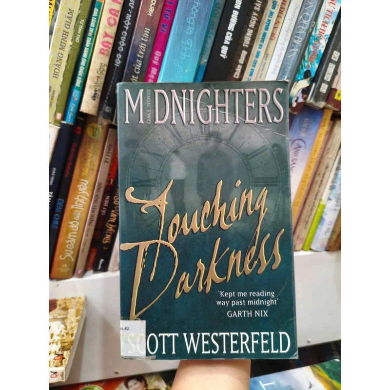 Touching Darkness - Midnighters 477349
