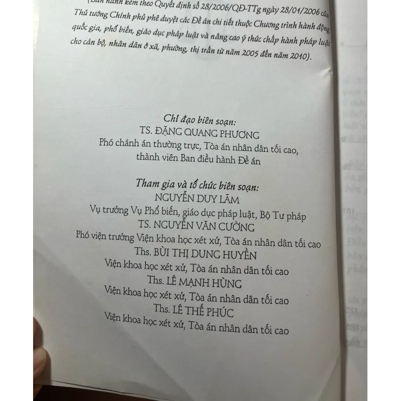 [luật - chính trị - toà án - thẩm phán - hội thẩm] Sổ tay pháp luật 764035