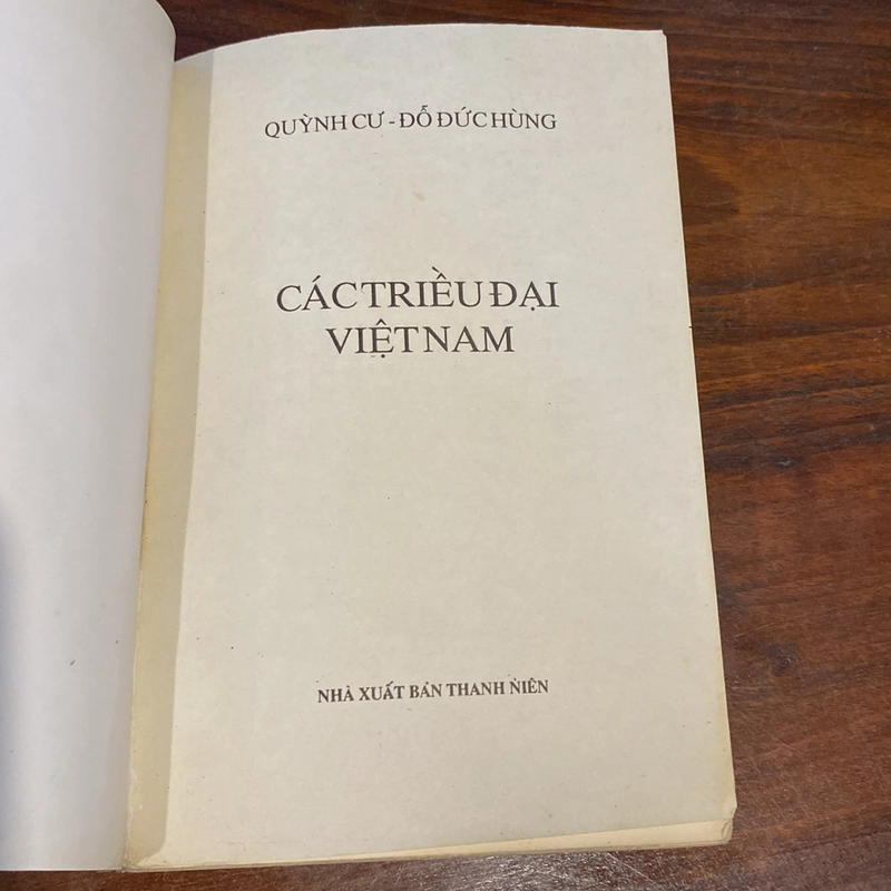 CÁC TRIỀU ĐẠI VIỆT NAM, XUẤT BẢN NĂM 1993 494207