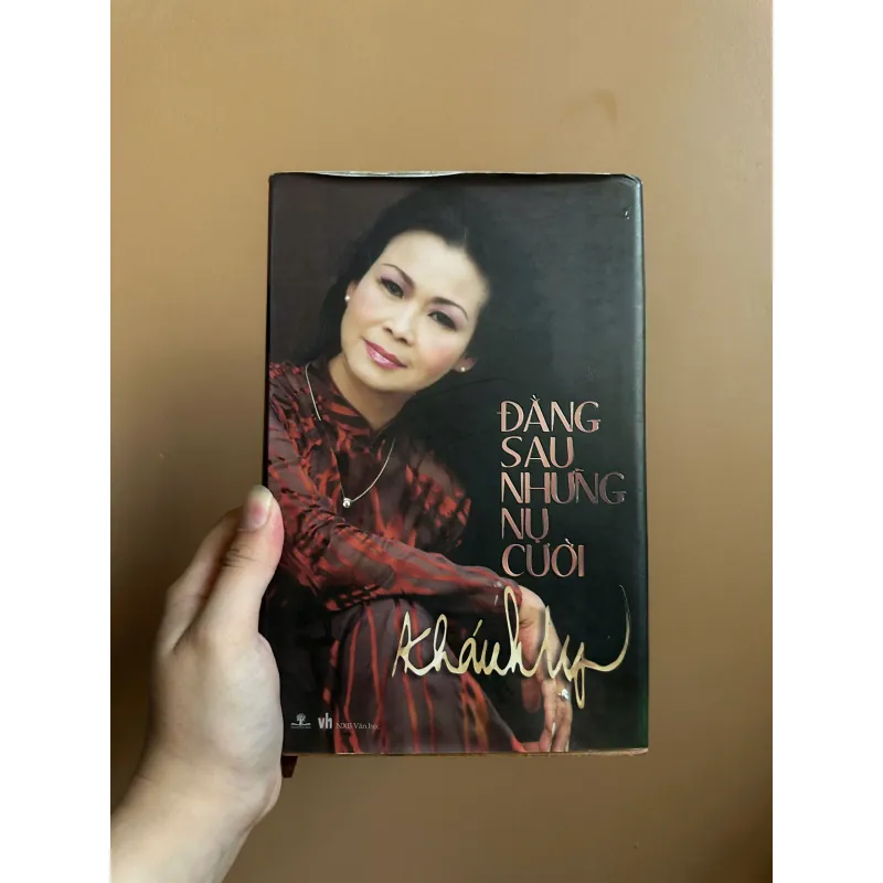 Đằng Sau Những Nụ Cười - Khánh Ly (Bìa Cứng) 733561