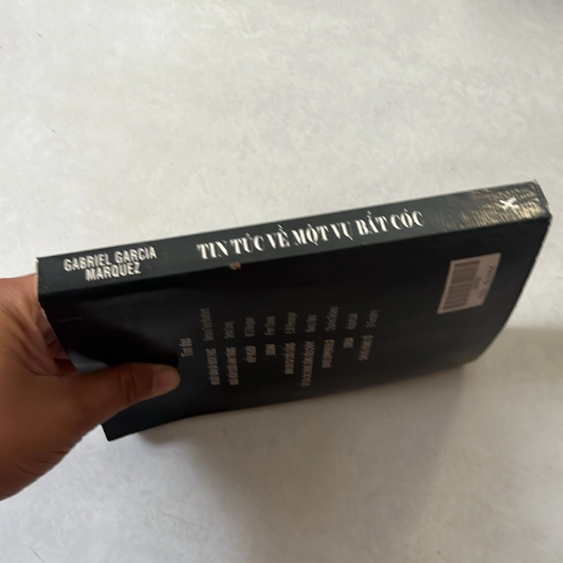 Tin tức về một vụ bắt cóc - Gabriel Garcia Marquez - 2001s 506705