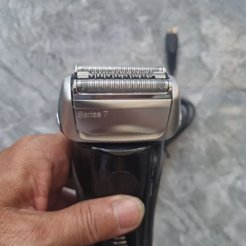 Máy cạo râu Braun sirees 7 790983
