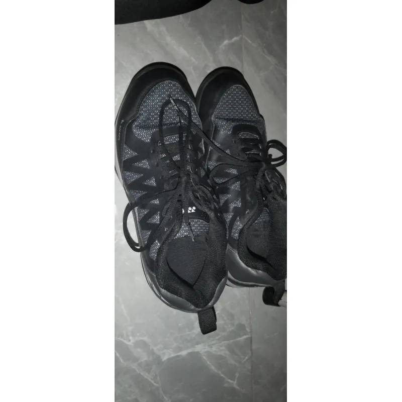 Yonex Voltrex size42 màu đen ( cam kết hàng chính hãng có box) tình trạng :95% 792590