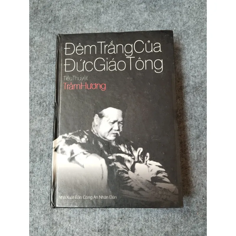 ĐÊM TRẮNG CỦA ĐỨC GIÁO TÔNG - TRẦM HƯƠNG 718835