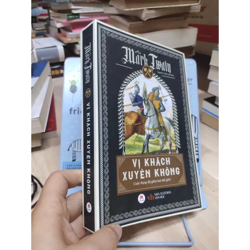 Sách: Vị khách xuyên không - TG: Mark Twain (B2) 934166
