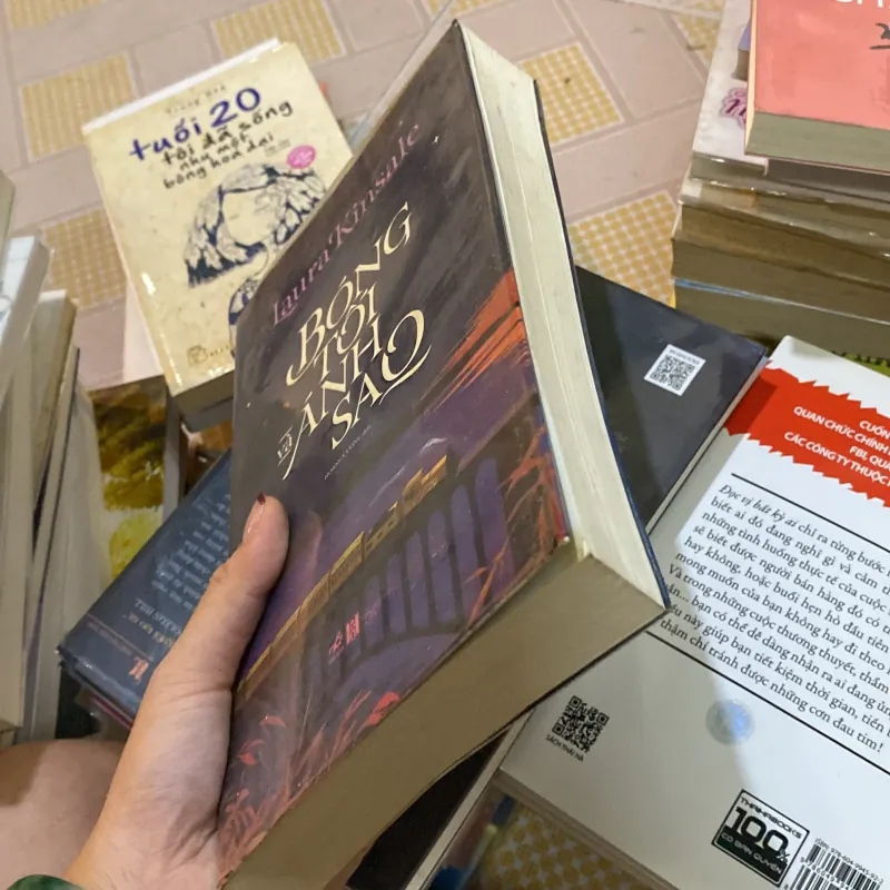 Bóng tối và ánh sao 972363