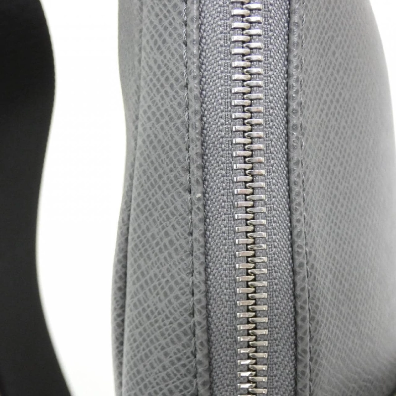 Túi đeo chéo Louis Vuitton Taiga Avenue M30801 612576