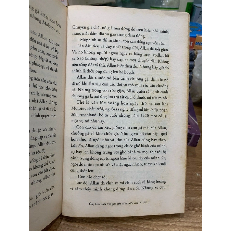 Ông trăm tuổi trèo qua cửa sổ và biến mất-Jonas Jonasson 781499