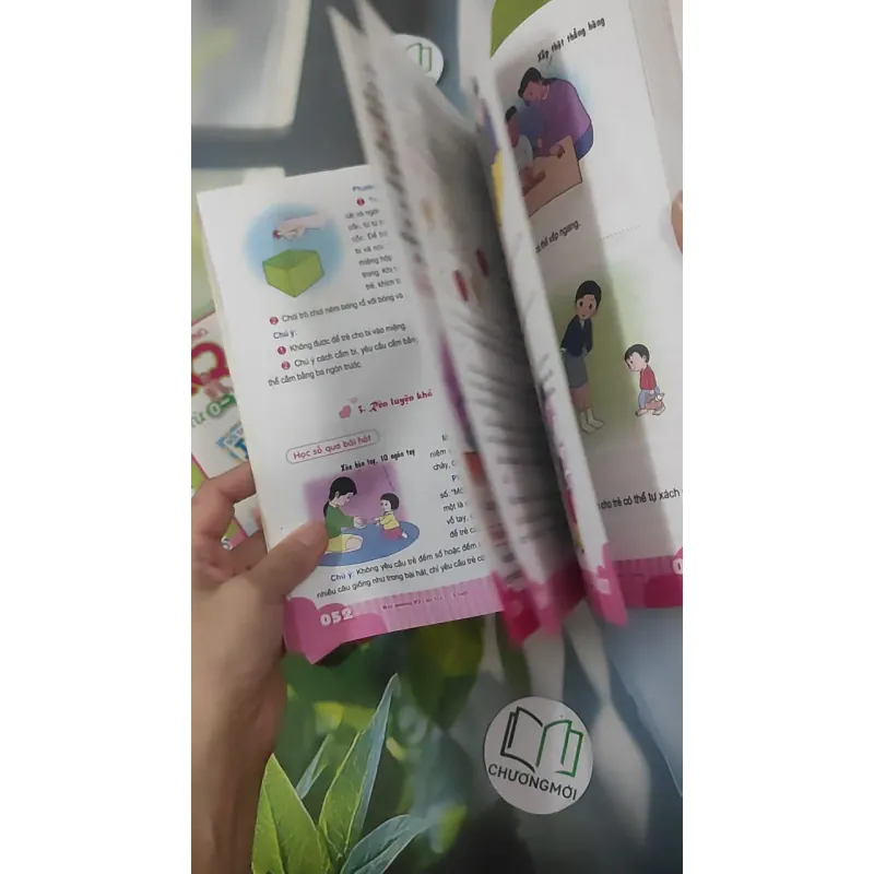Bộ 2 Cuốn: Bồi Dưỡng IQ Cho Trẻ Từ 0-3 Tuổi - Tạ Băng & Lâm Nghĩa Vân & Ngô Thiệu Lâm 1018928