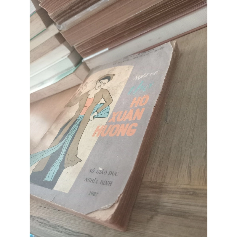 Nghĩ về thơ Hồ Xuân Hương - Lê Trí Viễn 525610