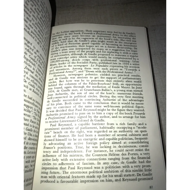 De Gaulle - His life and work 785777