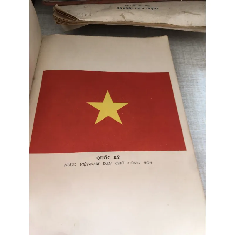 Việt Nam đất nước anh hùng  1001025