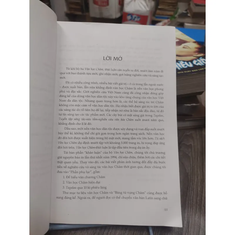 Sách: Văn học Chăm khái luận - TG: IRASARA Phú Trạm (A3) 740689