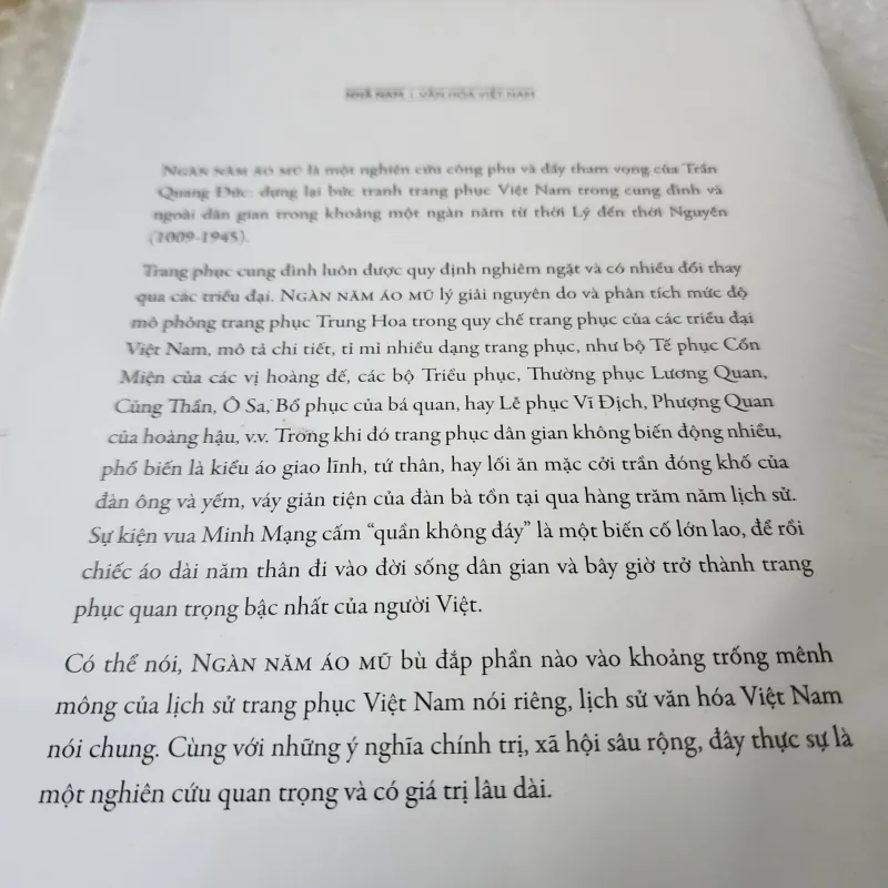 Ngàn năm áo mũ bản đặc biệt bìa cứng đánh số bụng nhũ vàng | trần quang đức 931419