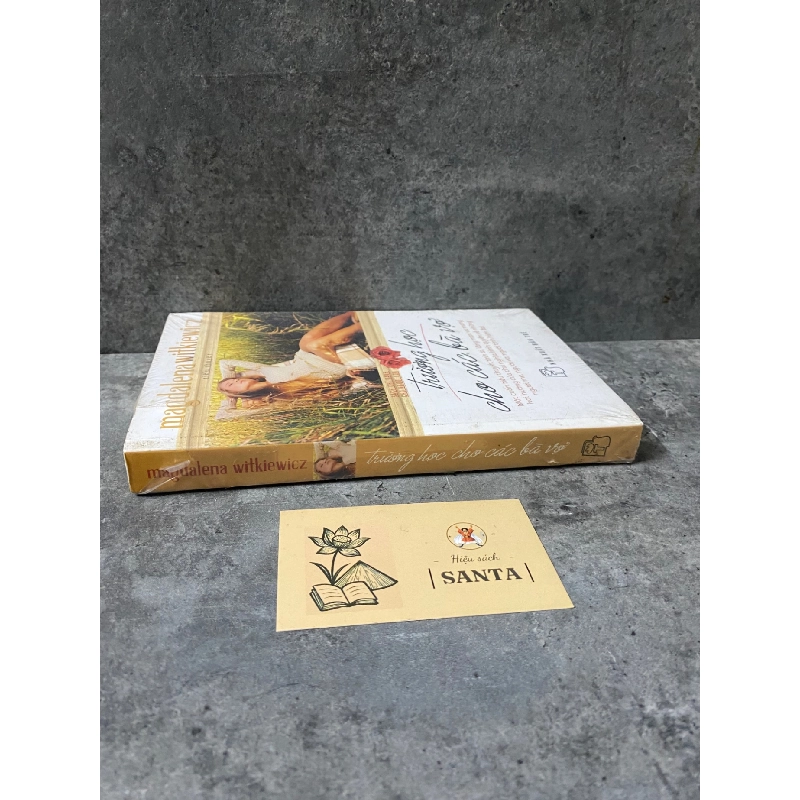 Trường học cho các bà vợ- Magdalena Witkiewicz- sách lưu kho còn seal có ố 788761