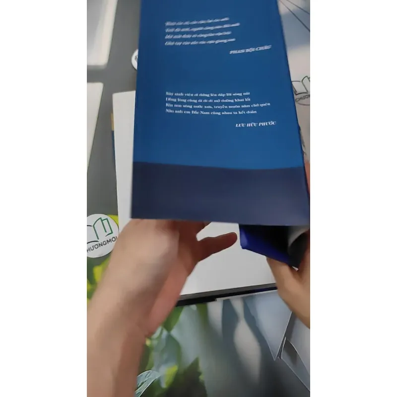 [MIỄN PHÍ BỌC SÁCH] Đáp Lời Sông Núi - Nhiều Tác Gỉa 990434