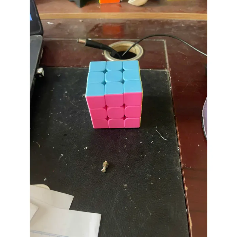 Rubik cho bé rèn luyện chí thông minh, tư duy tốt hơn 1040616