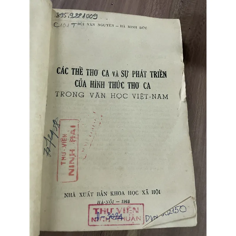 Thơ ca Việt Nam : hình thức và thể loại  689798