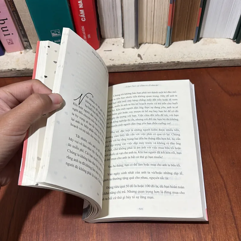 Tủ Sách Quý Cô: Sống Bản Lĩnh Theo Cách Một Quý Cô - ELLEN FEIN, SHERRIE SCHNEIDER - 2020 756772