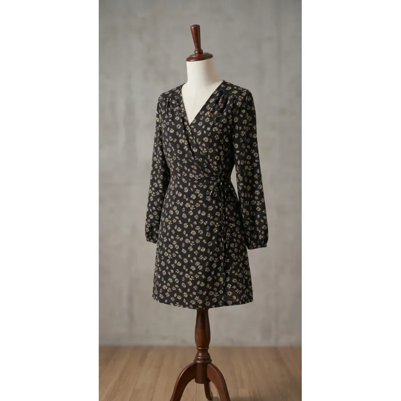 Váy Wrap Dress Hoa Cúc Nhí - Đen Huyền Bí & Thanh Lịch 1010881