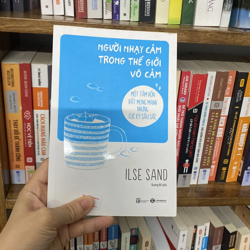 Người nhạy cảm trong thế giới vô cảm 1 tâm hồn rất mong manh nhưng cực kỳ sâu sắc 519295