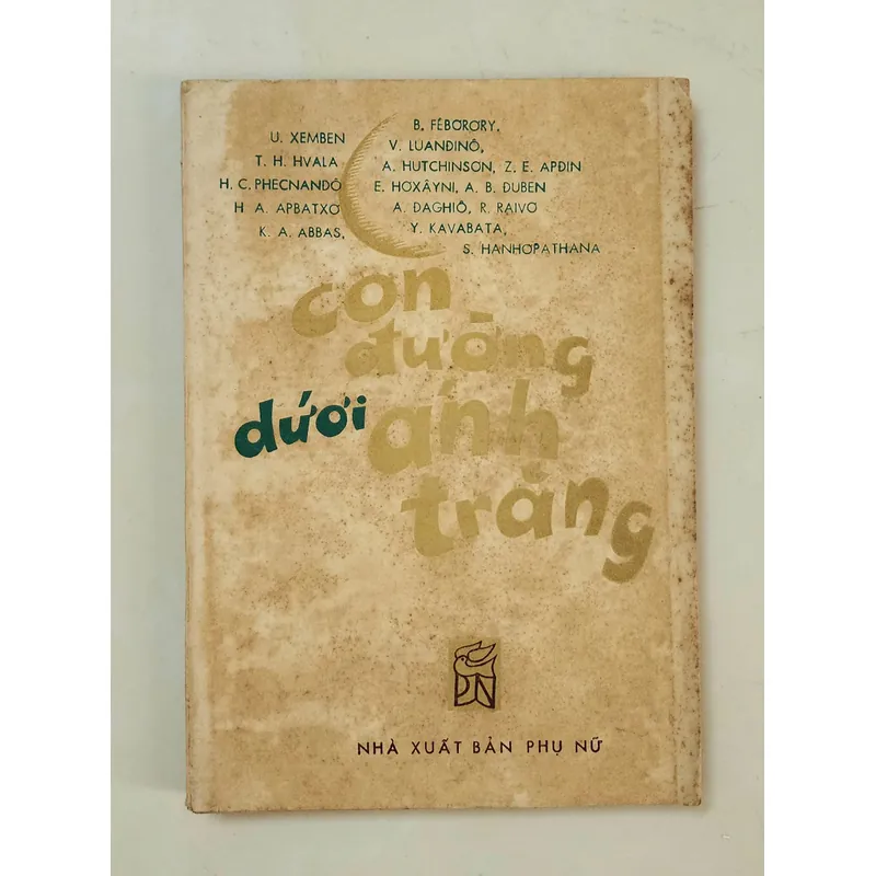 Tập truyện các nước Á - Phi: CON ĐƯỜNG DƯỚI ÁNH TRĂNG 708974