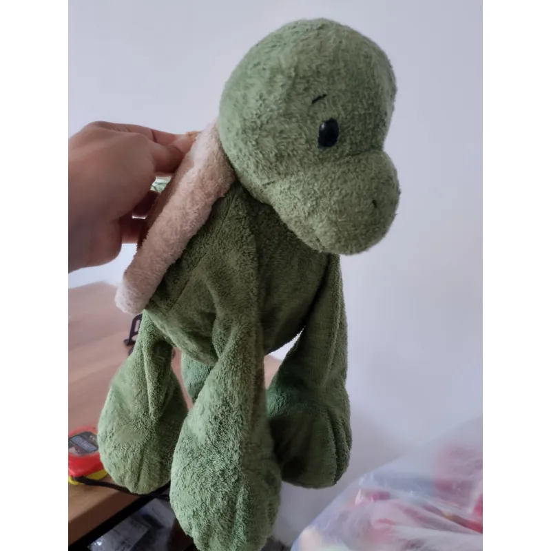 một con thú bông hình rùa màu xanh, có thể thuộc thương hiệu Jellycat,. 
Hàng 2hand 996552