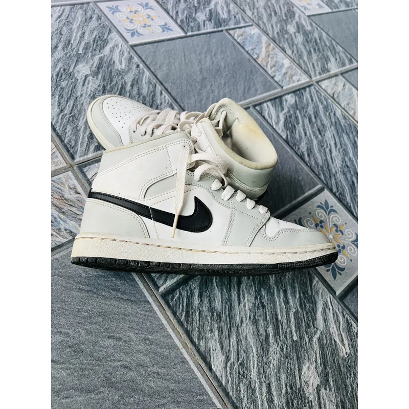 Giày NiKe chuẩn Aut, size 37,5 598015