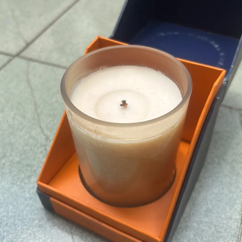 Nến thơm Mikasa Verdant Citrus – hương cam chanh dịu nhẹ 560550