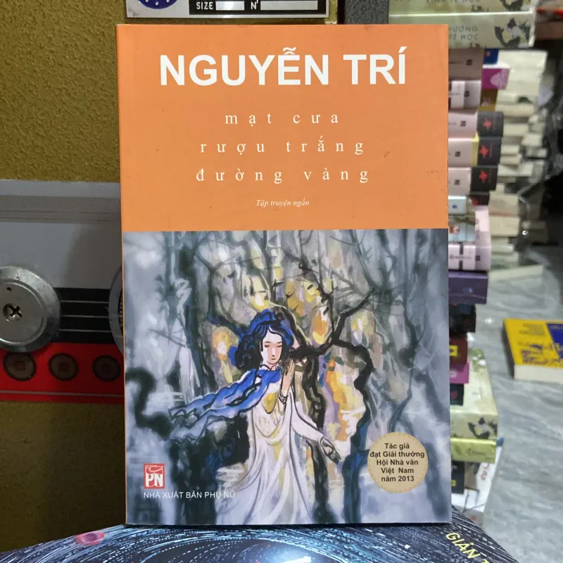 (Tập truyện ngắn) - Mạt cưa rượu trắng đường vàng - Nguyễn Trí 972486