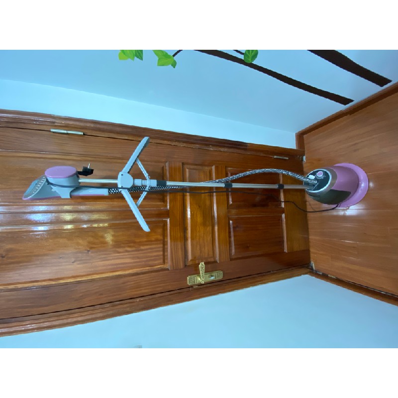 Bàn là hơi nước dạng đứng Lock & Lock 70