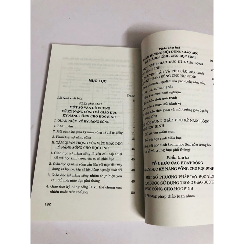 GIÁO DỤC KỸ NĂNG SỐNG CHO HỌC SINH THEO ĐỊNH HƯỚNG PHÁT TRIỂN PHẨM CHẤT, NĂNG LỰC  529752