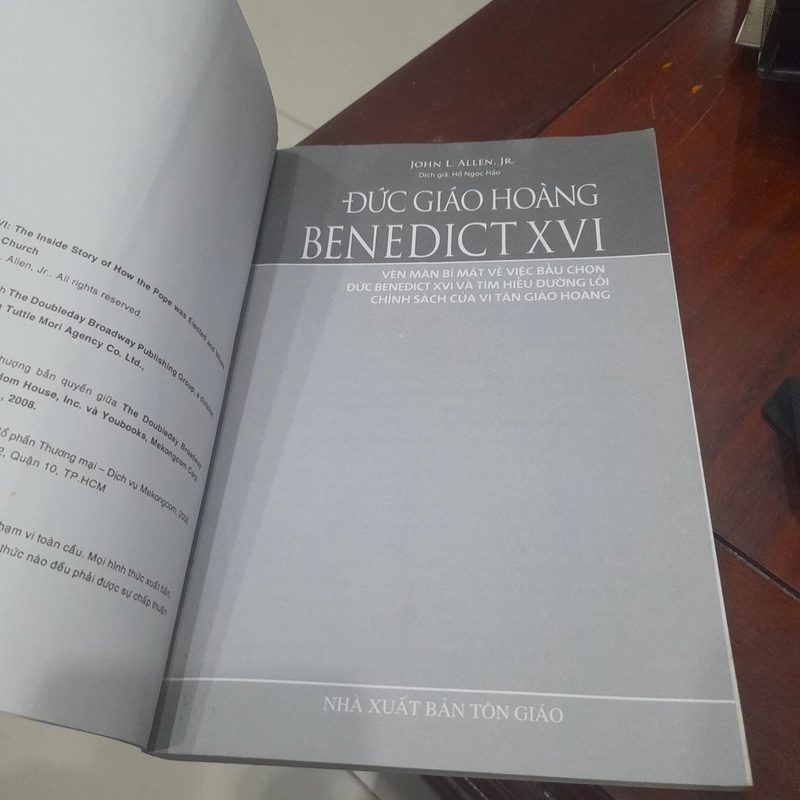 John L. Allen, JR. - ĐỨC GIÁO HOÀNG BENEDICT XVI 330351