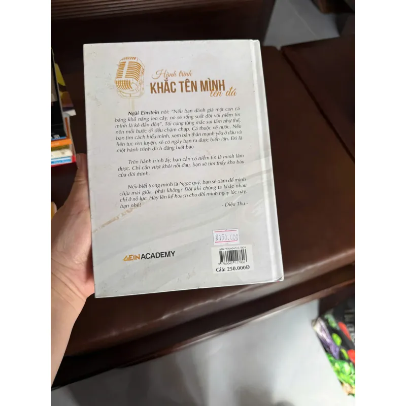 HÀNH TRÌNH KHẮC TÊN MÌNH LÊN ĐÁ – Diệu Thu (4EN Academy) - K4 1024813