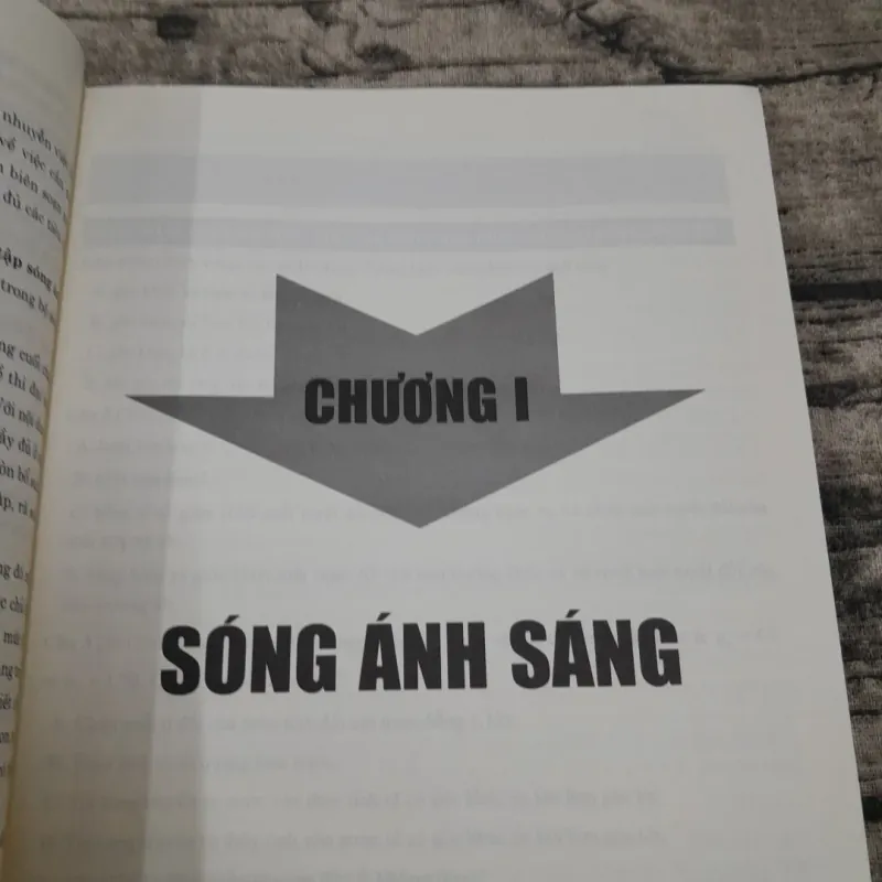 Ôn luyện Vật lý THPT- 2000 bài Sóng Ánh Sáng, Lượng Tử & Hạt Nhân. GV Lại Đắc Hợp Moon.vn 763832
