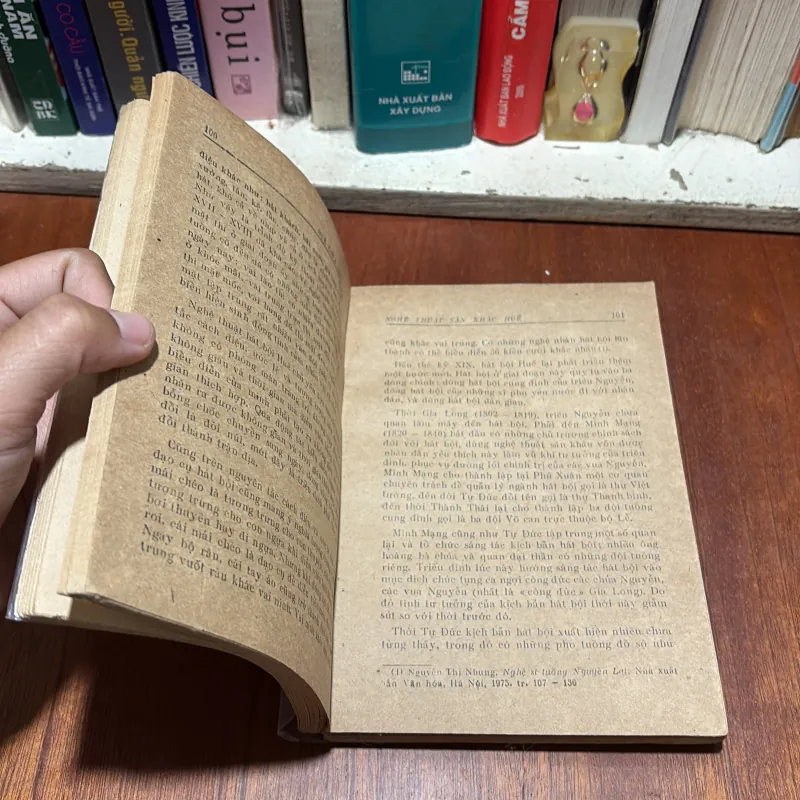 [Bìa Có Viết Vẽ] - II Lịch Sử, Văn Hoá: Huế Giữa Chúng Ta - Lê Văn Hảo - 1984 797145