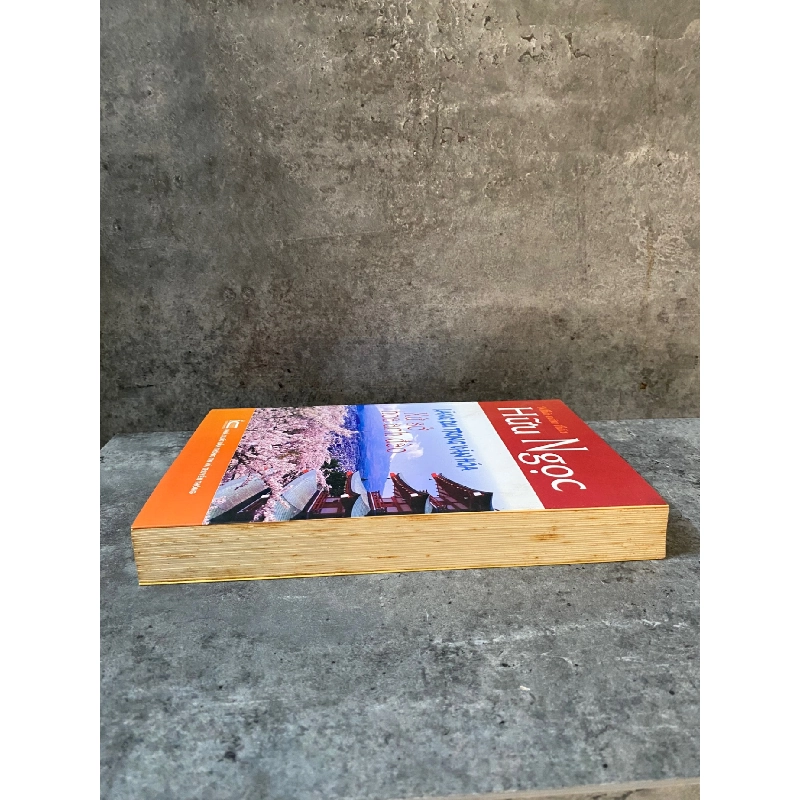 Lãng du trong xứ sở hoa anh đào- Hữu Ngọc- Sách lưu kho mới 80%, giấy xốp có ố 778152