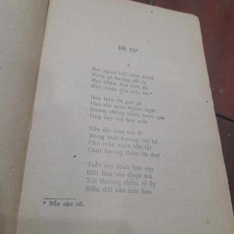 Chế Lan Viên - HOA TRÊN ĐÁ (thơ) 463126