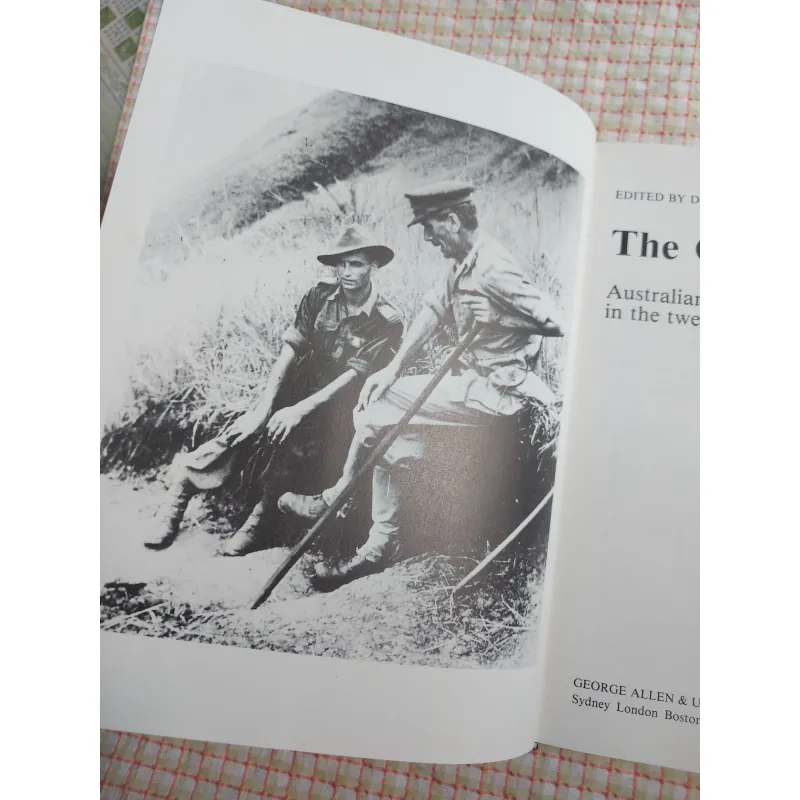 The Commanders: Australian Military Leadership in the Twentieth Century - Khổ lớn, bìa vải 788313
