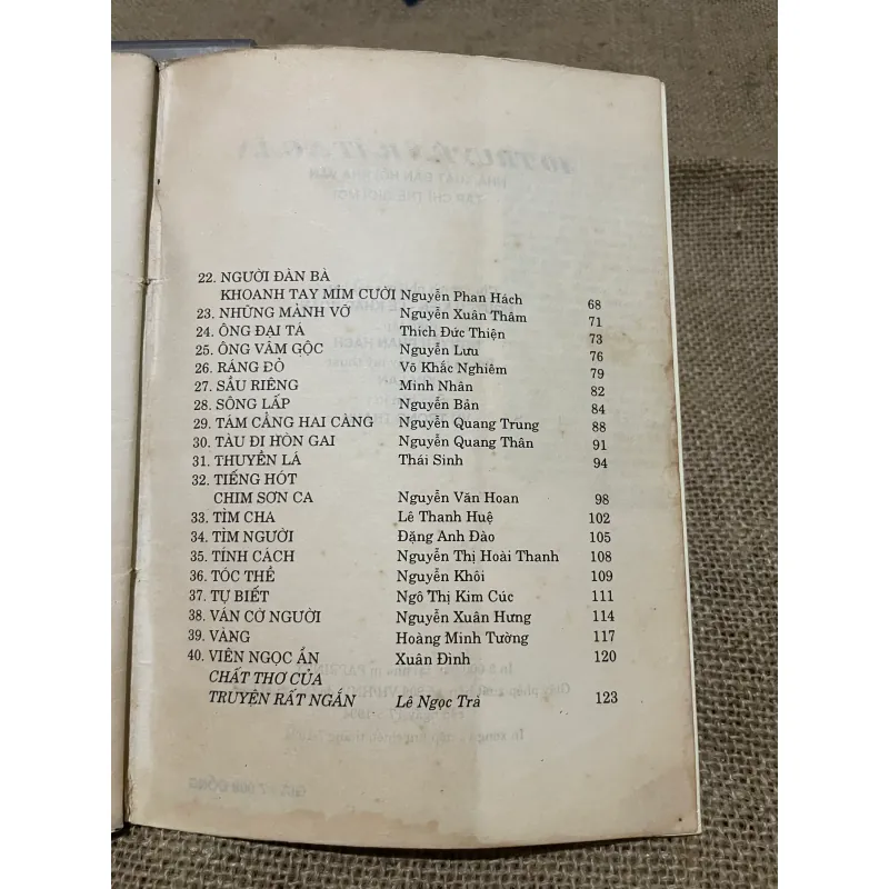40 TRUYỆN RẤT NGẮN - LỜI BẠT LÊ NGỌC TRÀ 570301