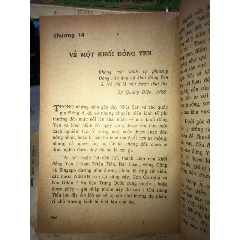 Chân dung nước Nhật ở châu Á - Nigel Holloway & Phillip Bowring  1024571