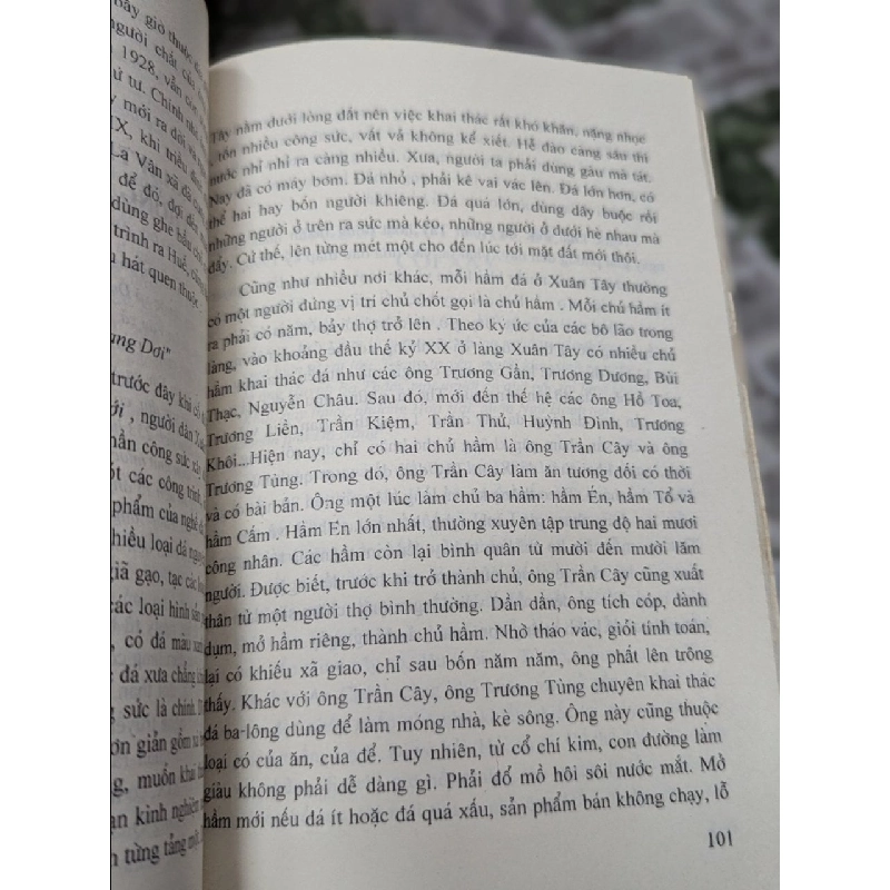 Chuyện làng nghề Đất Quảng - Phạm Hữu Đăng Đạt 334080