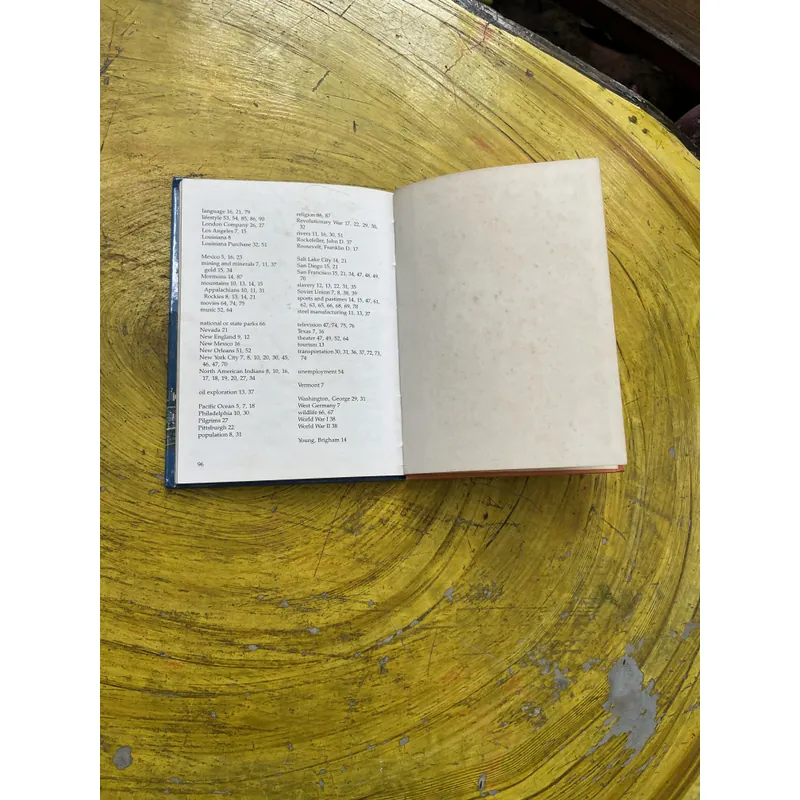 WORLD IN VIEW UNITED STATES OF AMERICA- CHESTER KRONE 605171