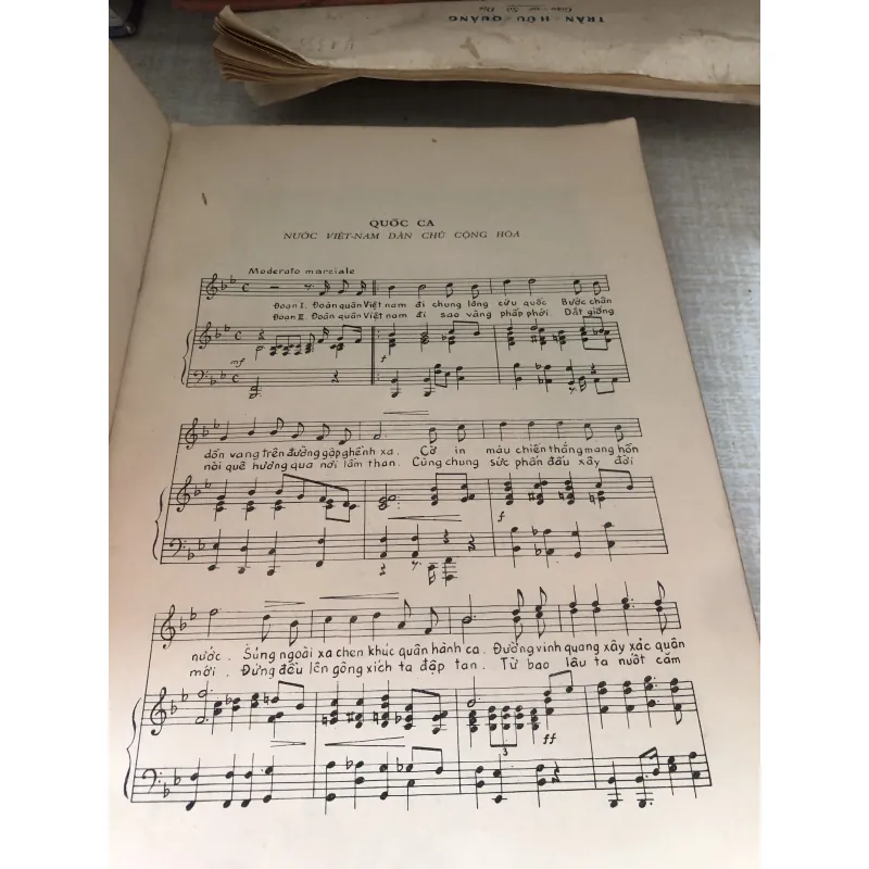 Việt Nam đất nước anh hùng  1001025