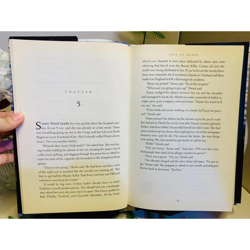 [Sách tiếng Anh 2hand] Like new 90% - Evil at Heart – Chelsea Cain 961032