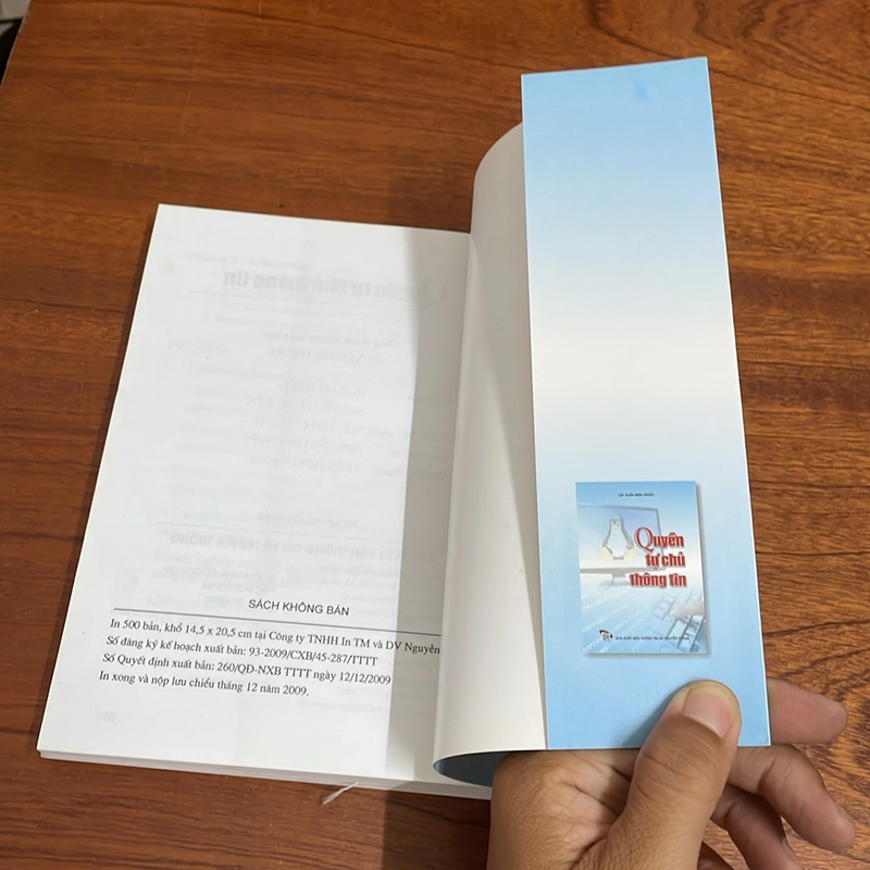 II Tựa sách: Quyền Tự Chủ Thông Tin - 2009 507797