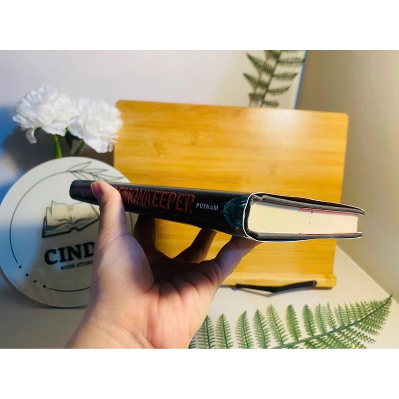 [Sách tiếng Anh 2hand] Like new 90% - Demon Keeper - Royce Buckingham 550503