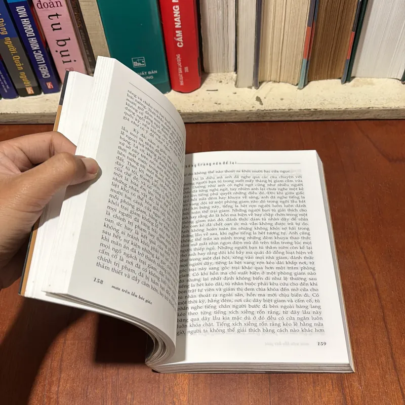 II Văn Học: Những Trang Văn Để Lại - Thế Vũ - 2005 746021
