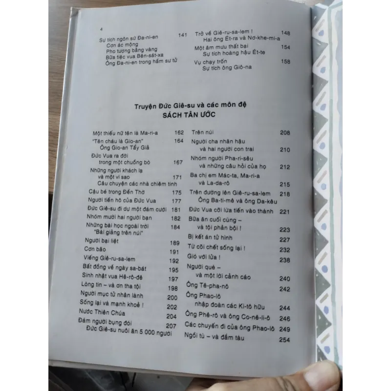 sách "Kể chuyện Kinh Thánh cho thiếu niên" (từ 10 đến 15 tuổi)  1032064
